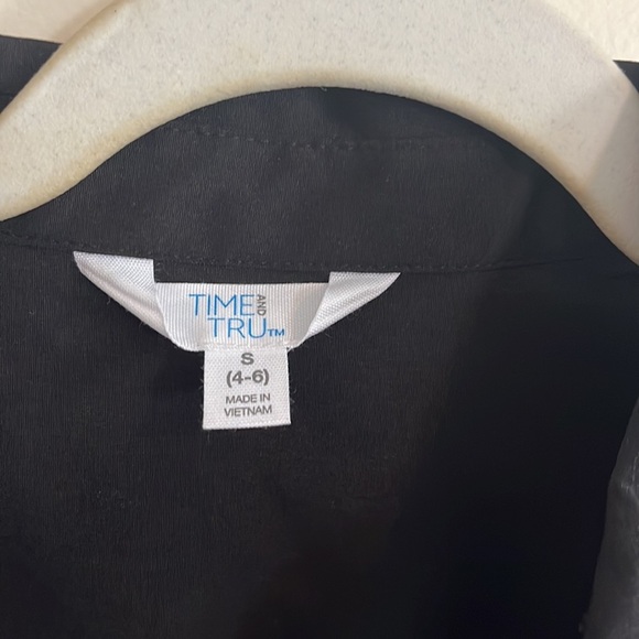 Time and True Basic Button Down Shirt Black Womens Stretch Wrinkle Resistant S - Picture 2 of 5